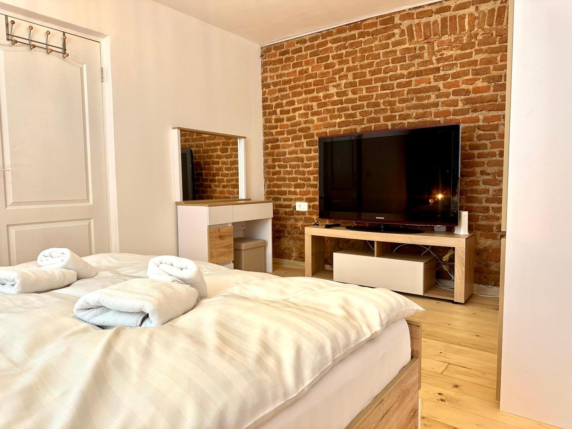 4Friendscentrubrasov Apartment Exterior photo